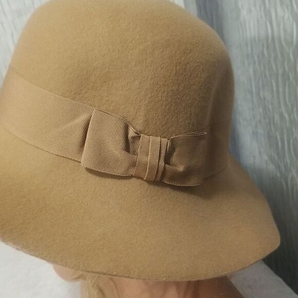 Women's hat pre-owned - Picture 2 of 7